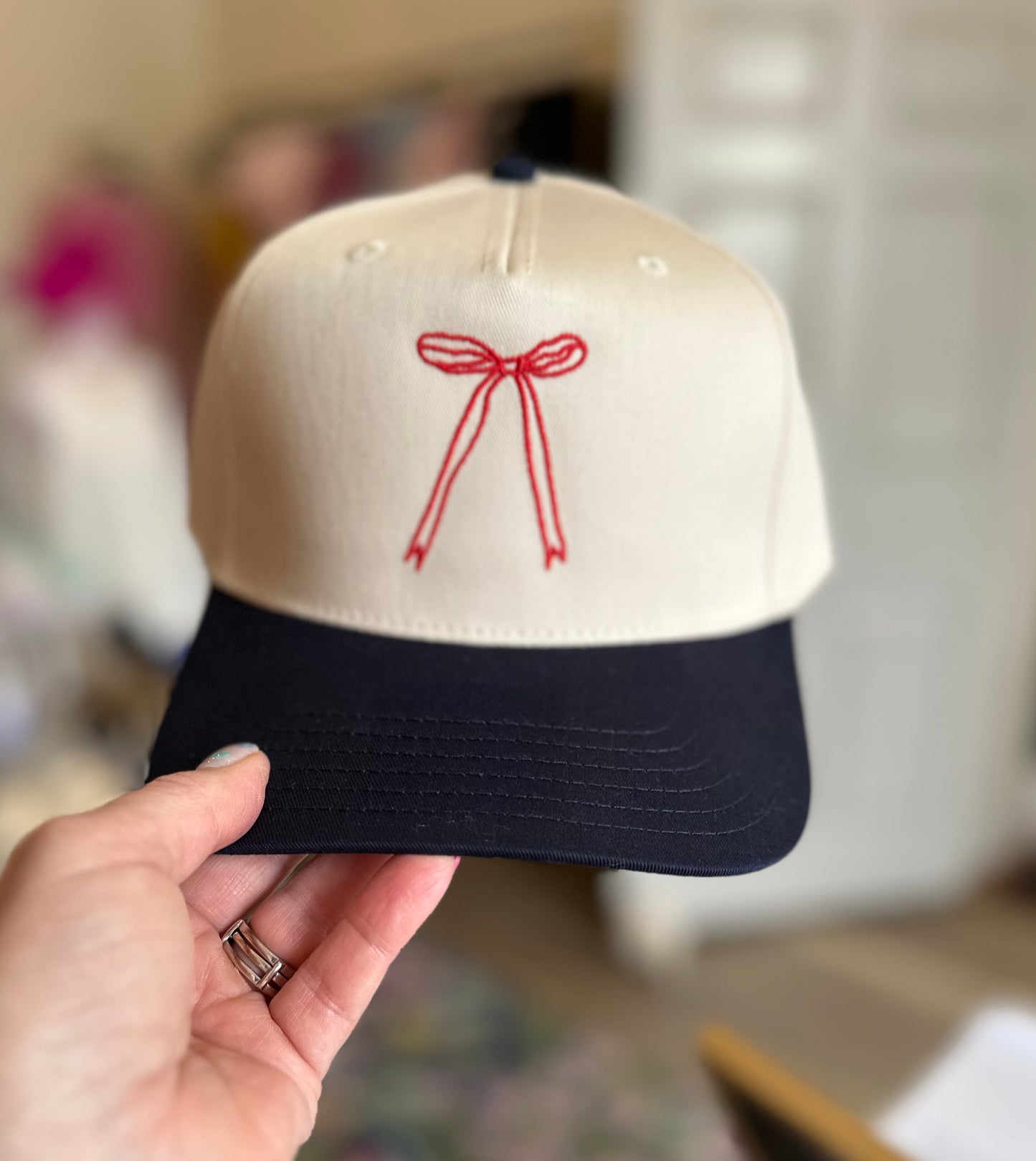 Red bow hat