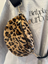 Load image into Gallery viewer, Leopard sling purse
