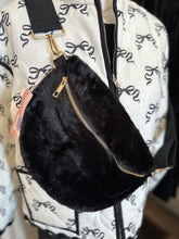 Load image into Gallery viewer, Black sling purse
