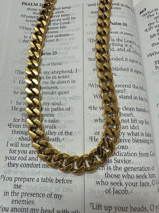 Chunky gold necklace